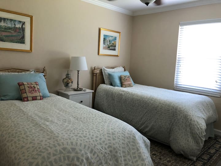 2 Twin beds with a spacious closet. New linens. Air Conditioning and Fan.