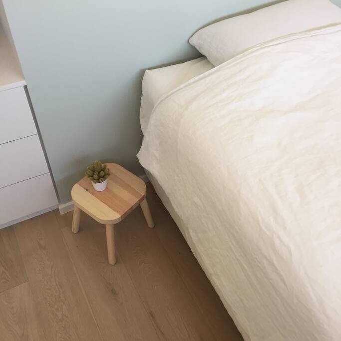 Chambre avec lit de 140 cm
