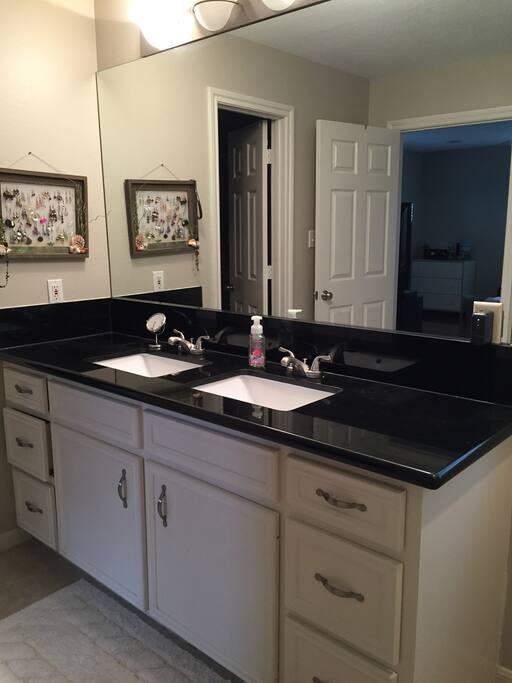 Spacious double sink in the master bath