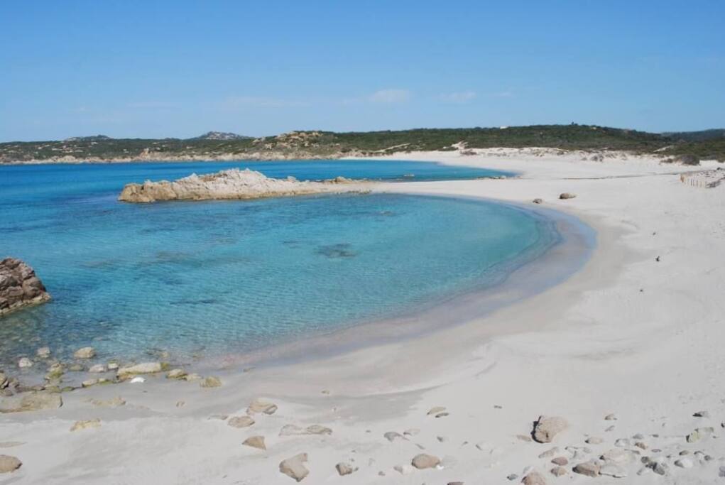 Spiaggia di Rena Majore (800-900 metri dalla villa)