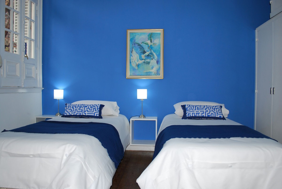 Casa antigua de 5 dormitorios en Colegiales