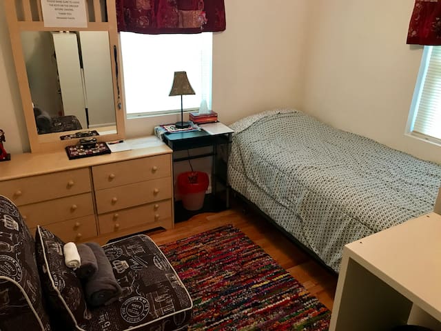 Private Room near Tysons Corner and D.C.