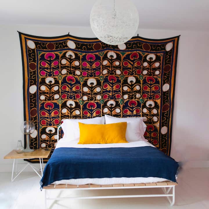 ห้องนอนที่ Rock City House