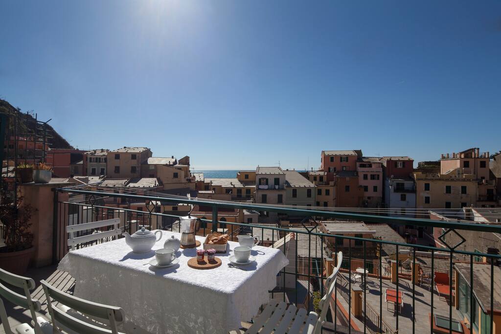 Minimalist Apartments To Rent In Cinque Terre Italy for Small Space