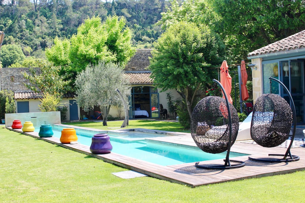 jardin avec sa piscine