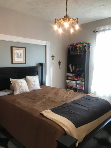 Pet friendly bedroom in Victorian near Purina