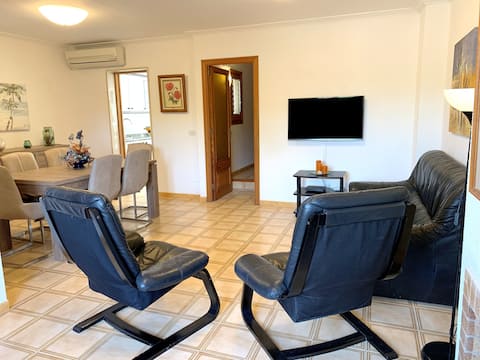 Airbnb con mejor rendimiento: A TOWNHOUSE 60 METERS FROM THE BEACH en Alcúdia