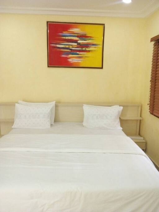 ROOM CENTER VIEW