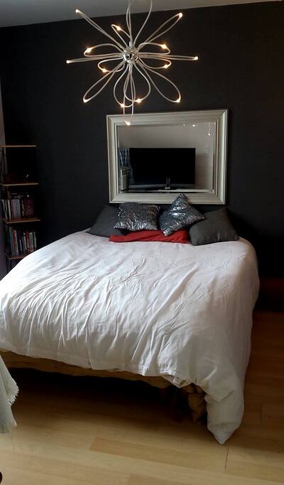 Guest bedroom