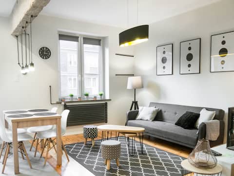 Two Lions Apartment: central best location/parking