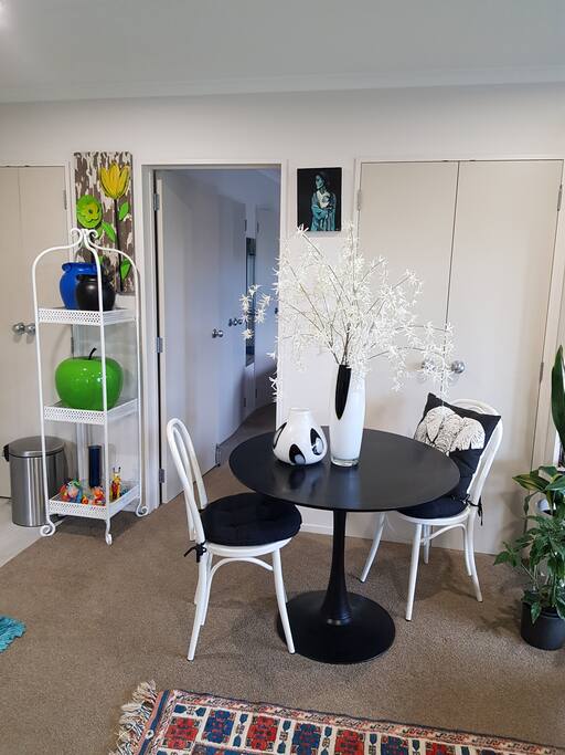 lounge/dining