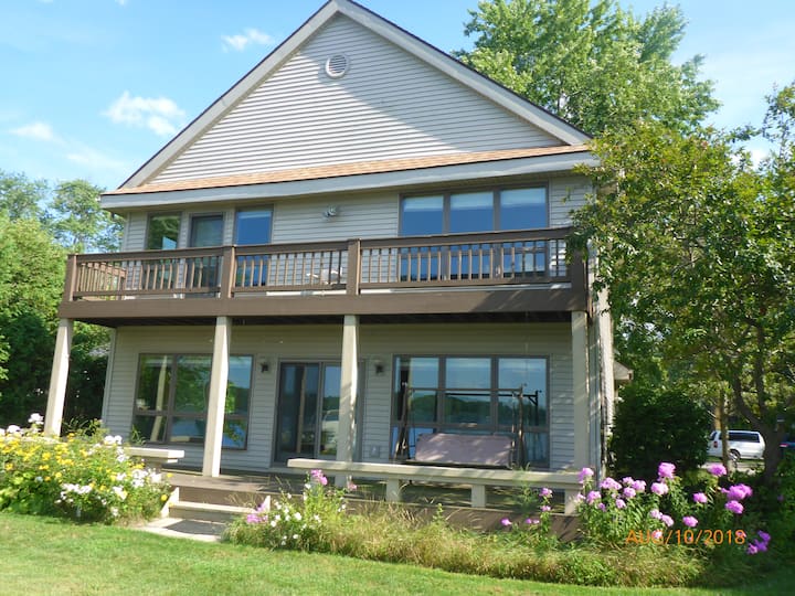 Portage Lake Premium -- 5 Bed Room Paradise !!!