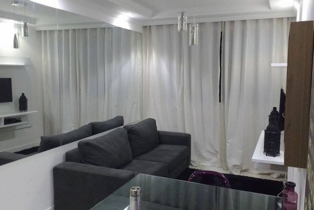 Uma parede inteira de espelhos. Que tal?