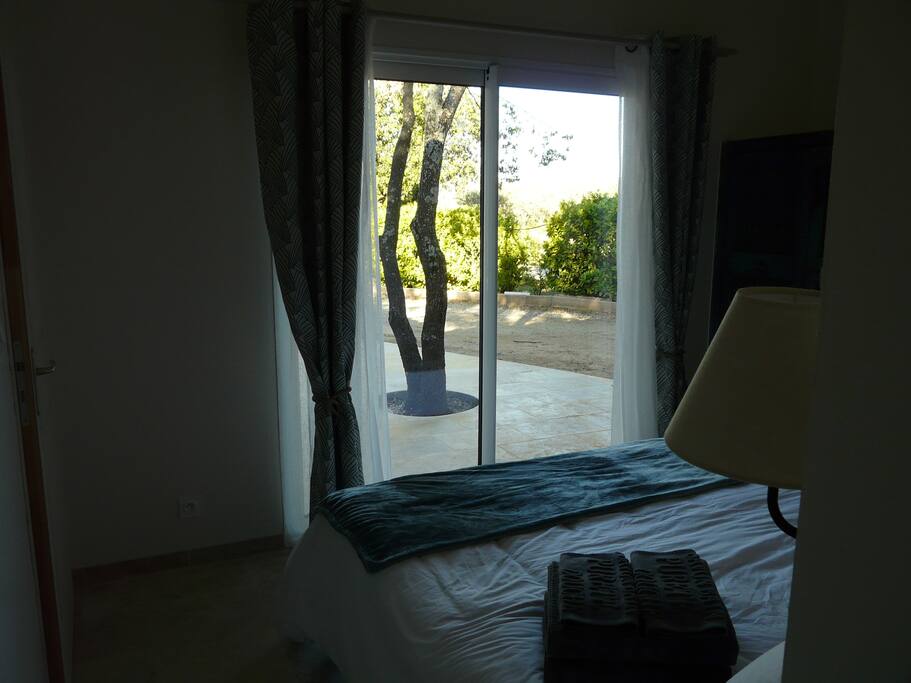 Chambre parentale vue Mont Ventoux