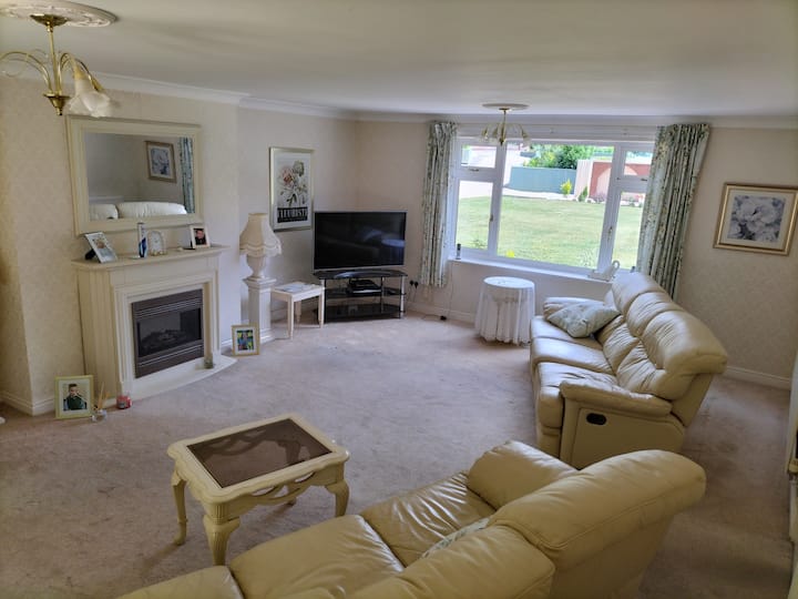 En-suite Double Room (King) In Shared Bungalow - Bewdley