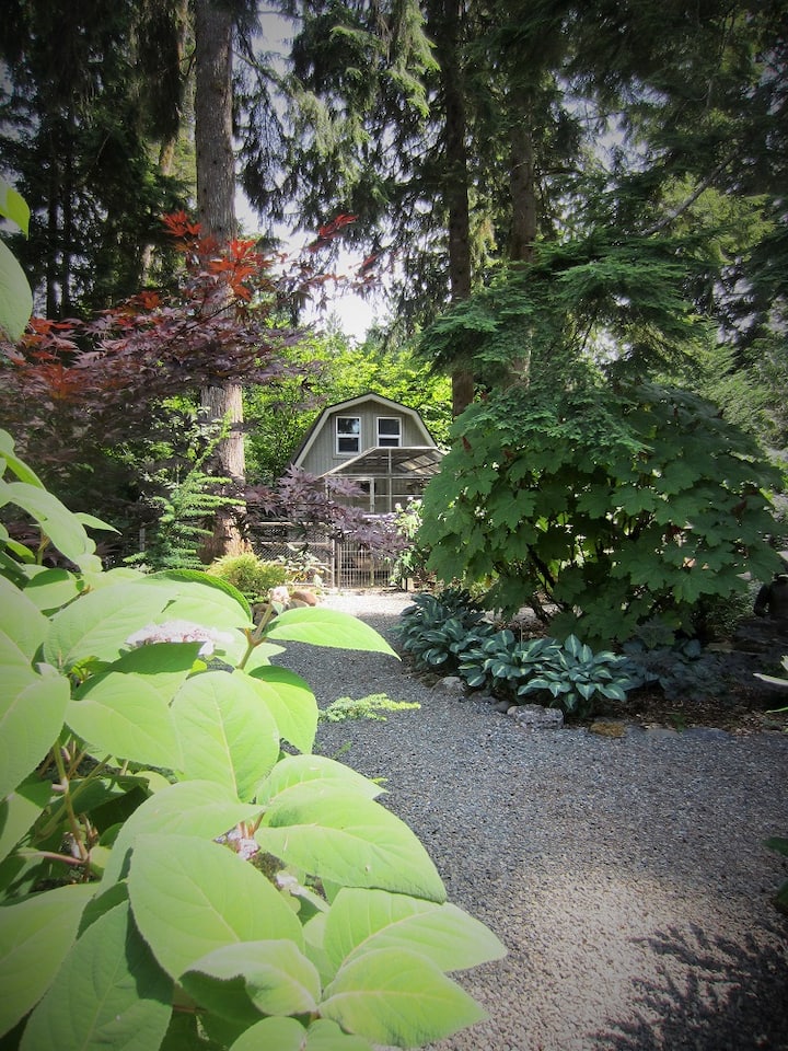 ZEN Oasis On the River Gateway to Mt. Baker Ski Guest suites for