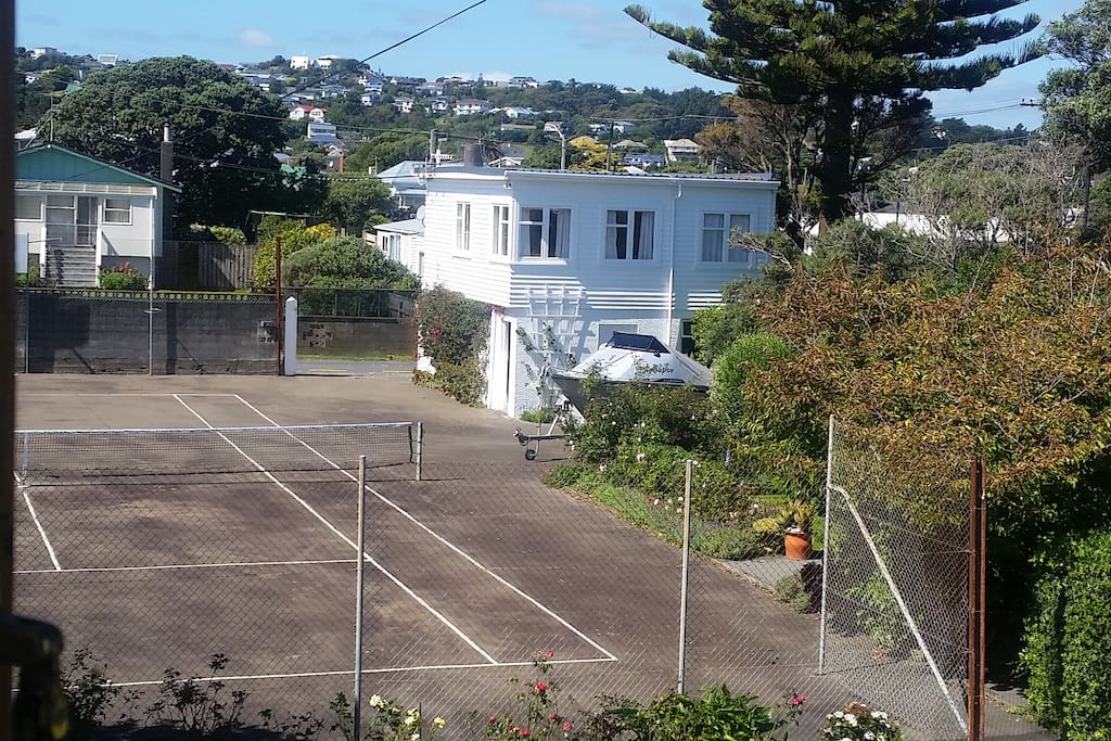 Our guests can play tennis with rackets provided