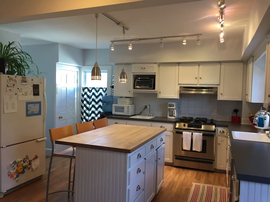 Kitchen with breakfast island