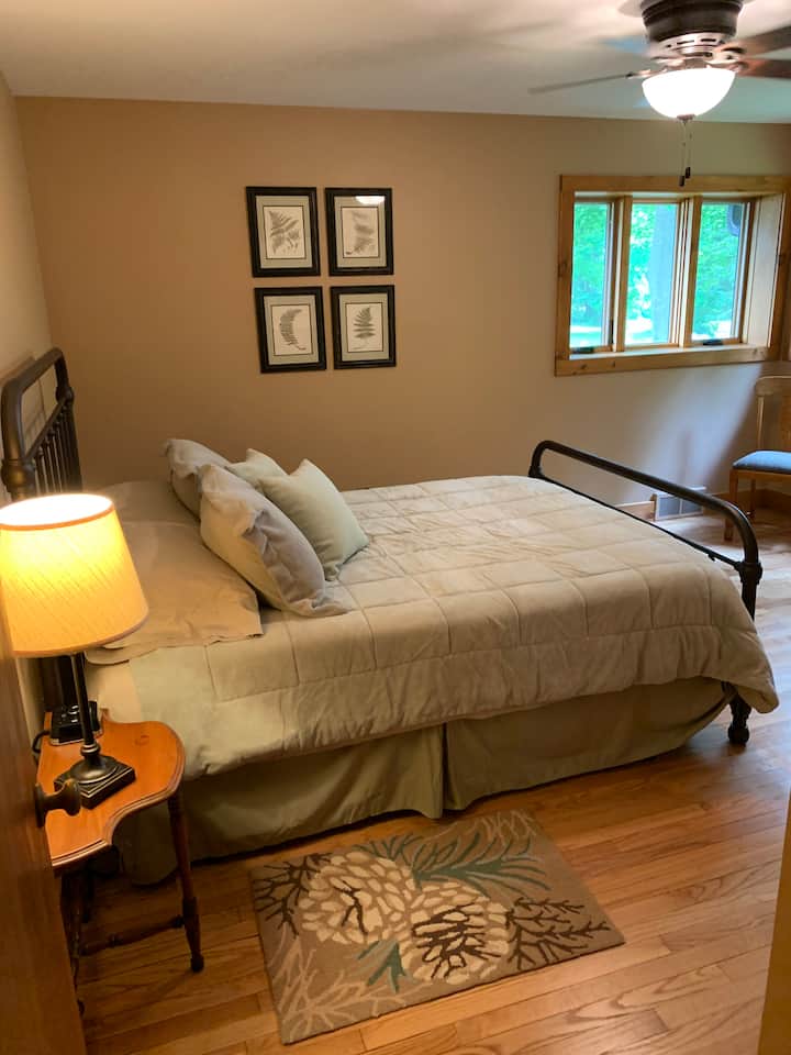 Спална соба бр. 1 - брачен кревет (главен кат)