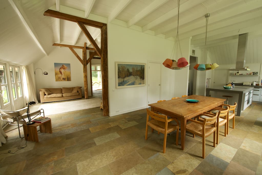 Eetkamer.