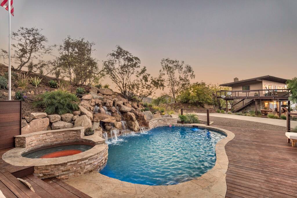 Pool + Jacuzzi