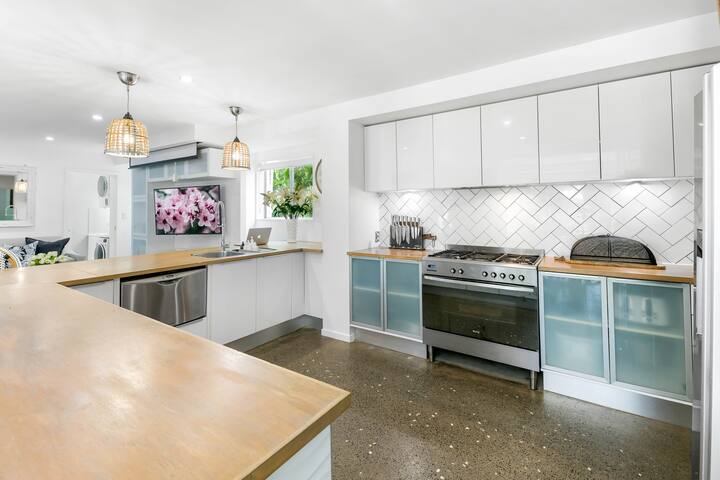 Short Stroll to Maroochydore River up to 8 guests