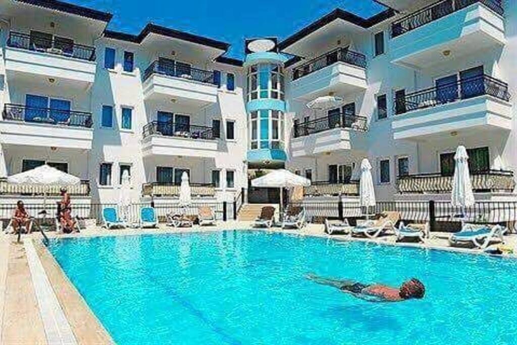 12 açık havuz ve tesisimiz