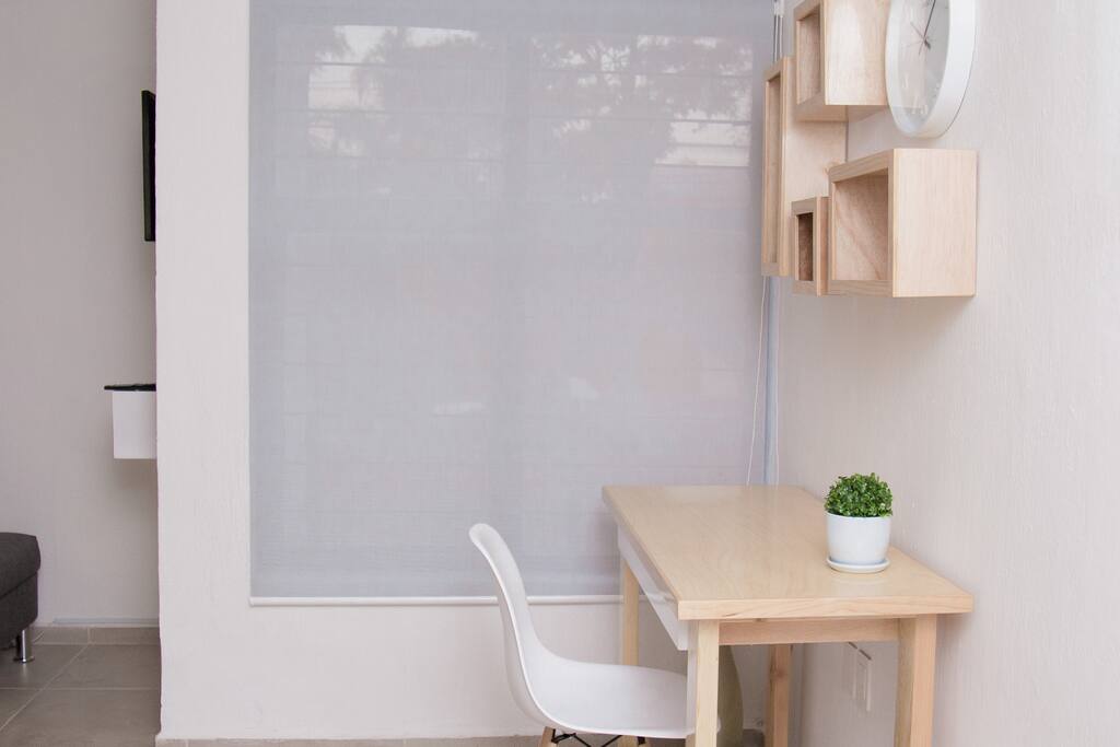 Área para trabajar con iluminación natural.