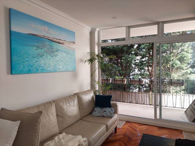 Comfortable 2 bd apt Kirribilli gallery image 5
