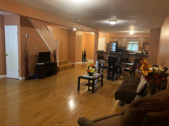 Bklyn’s Favorite Vacation Home!!!!!! gallery image 3