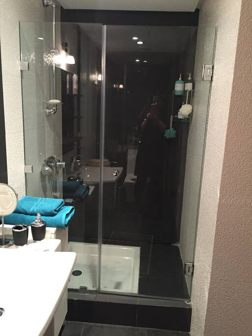 2 elegant and clean bathrooms