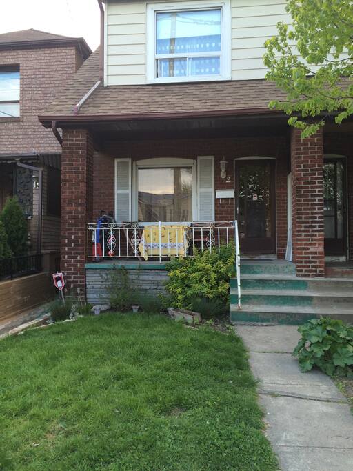 Semi-detached family home in Leslieville, Toronto