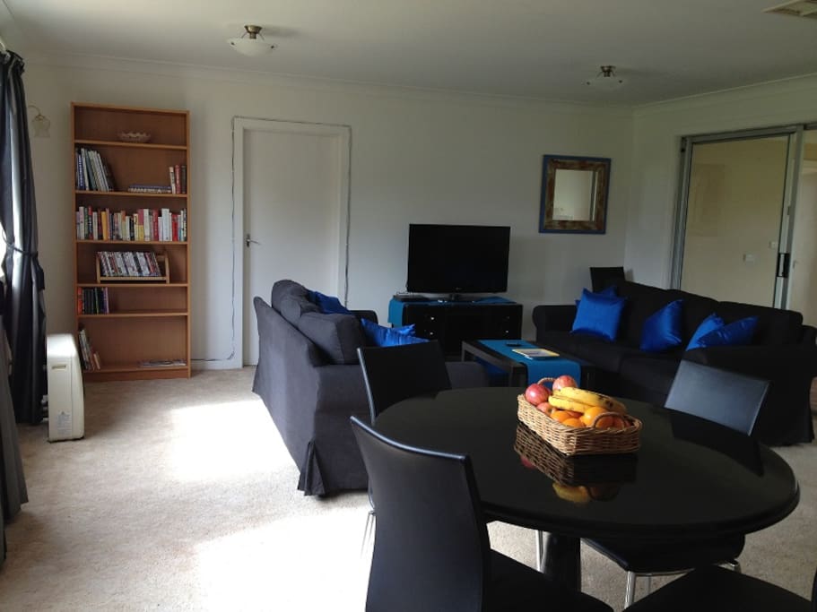 Dining and lounge
