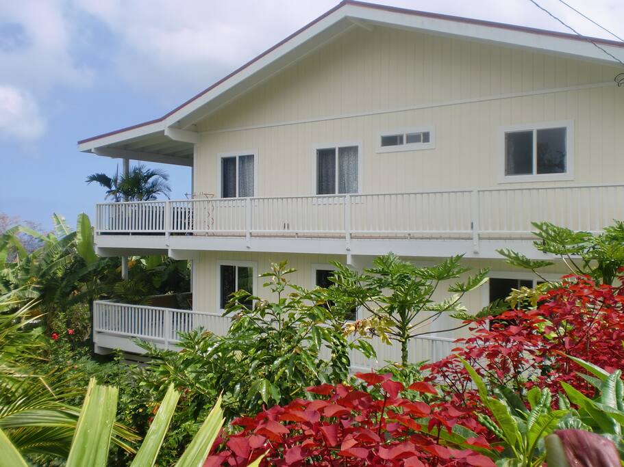 Beautiful home surrounded by tropical garden in small neighborhood overlooking the Kona Coastline