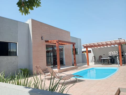 House on the banks of the dam, 3.5 km from downtown