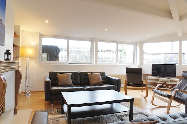 4 bedroom apartment, 175m² with balcony (centre)