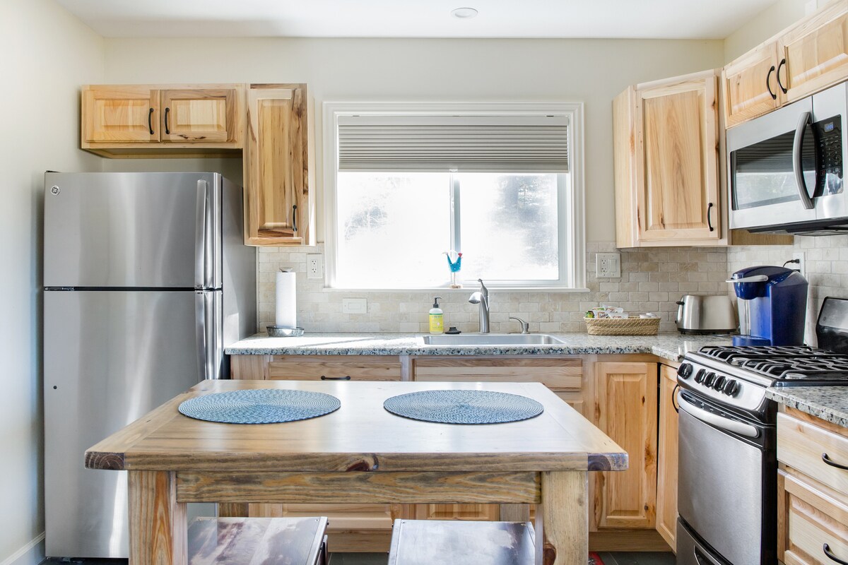 Close in, cozy guesthouse surrounded by nature!