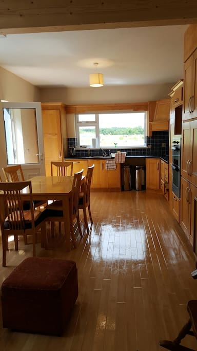 Fully equipped kitchen with dishwasher