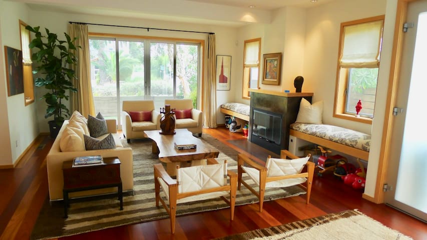 Venice Canals Spacious Contemporary House gallery image 2