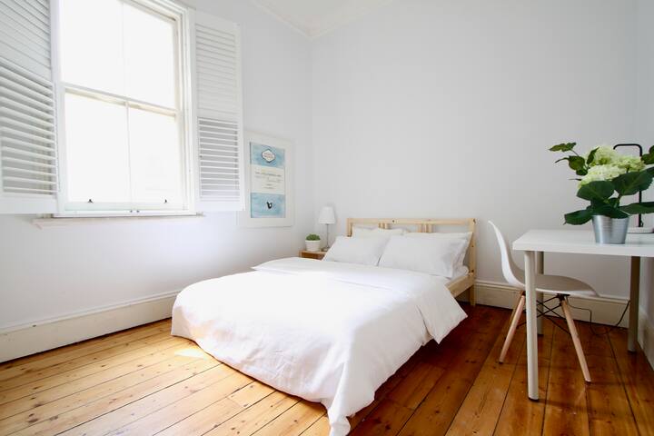 3BR + 2BATH Victorian Terrace RARE HERITAGE HOME gallery image 3