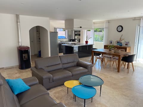 Airbnb performant: Petralonga villa with private heated pool à Sotta