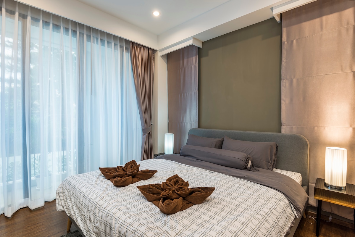 ชั้น 2 ห้องนอนที่ 2 พร้อมเตียงคิงไซส์