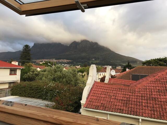 Sunny open plan artist home gallery image 5