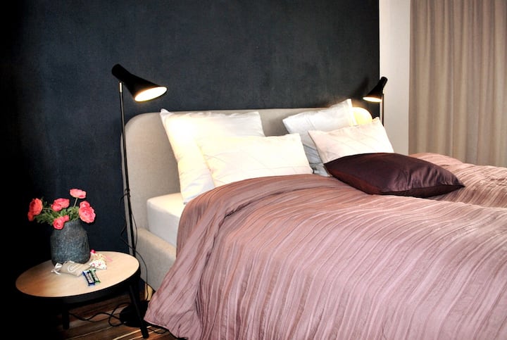 Hlavná spálňa s dvoma skriňami
 