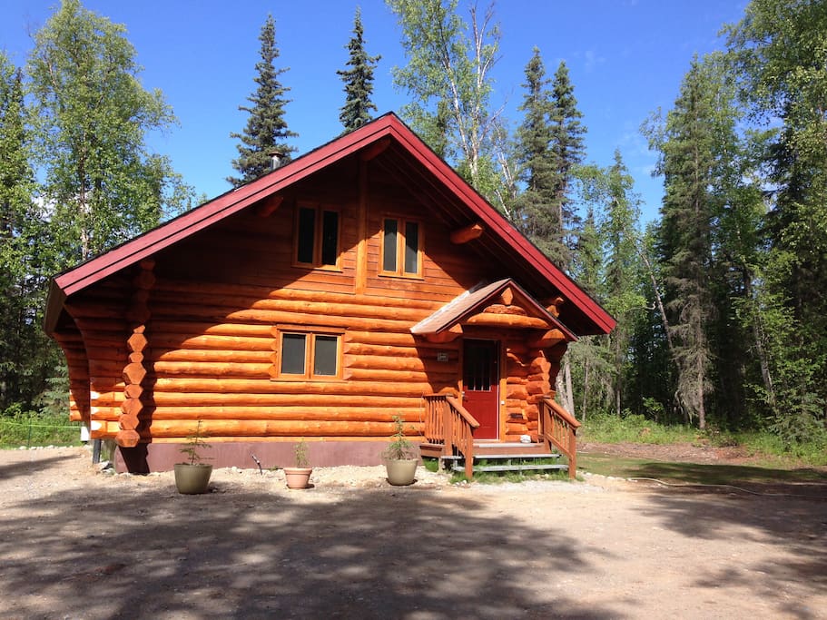 Cabin entrance from the driveway.