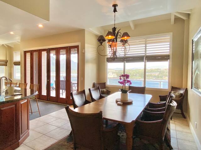 Honu Oceanfront Beach Home: sleeps 9! gallery image 5