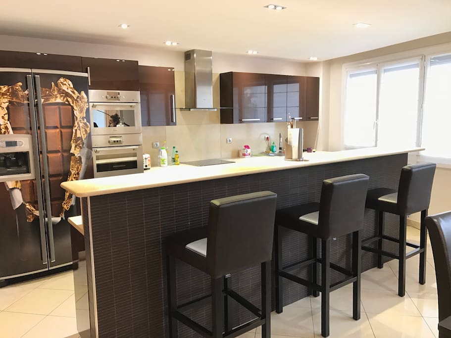 Very well equipped open plan kitchen