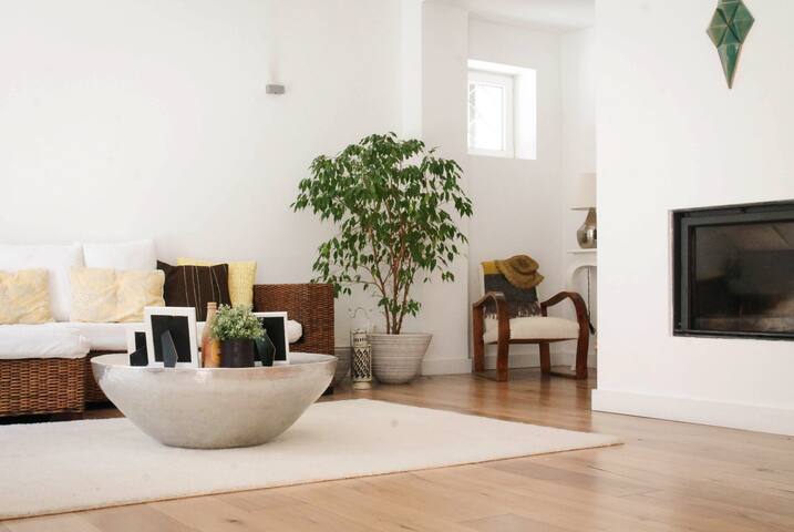 House with garden in central Lisbon gallery image 3