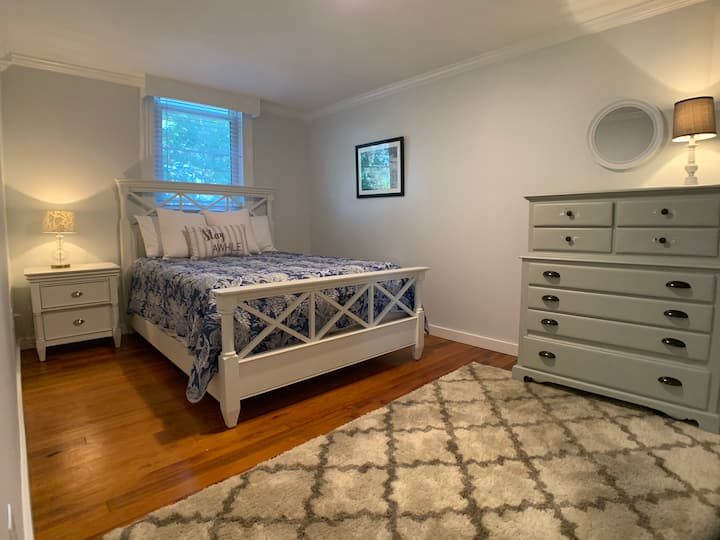 Kitanda cha Malkia, Kabati la kujipambia, Kabati