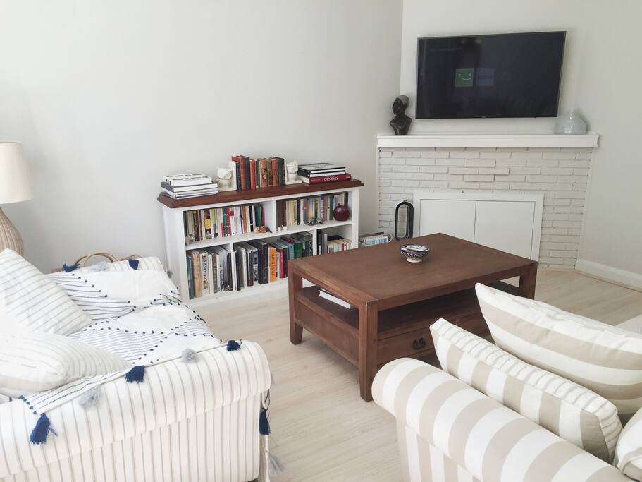 Smart TV with Netflix and other choices.